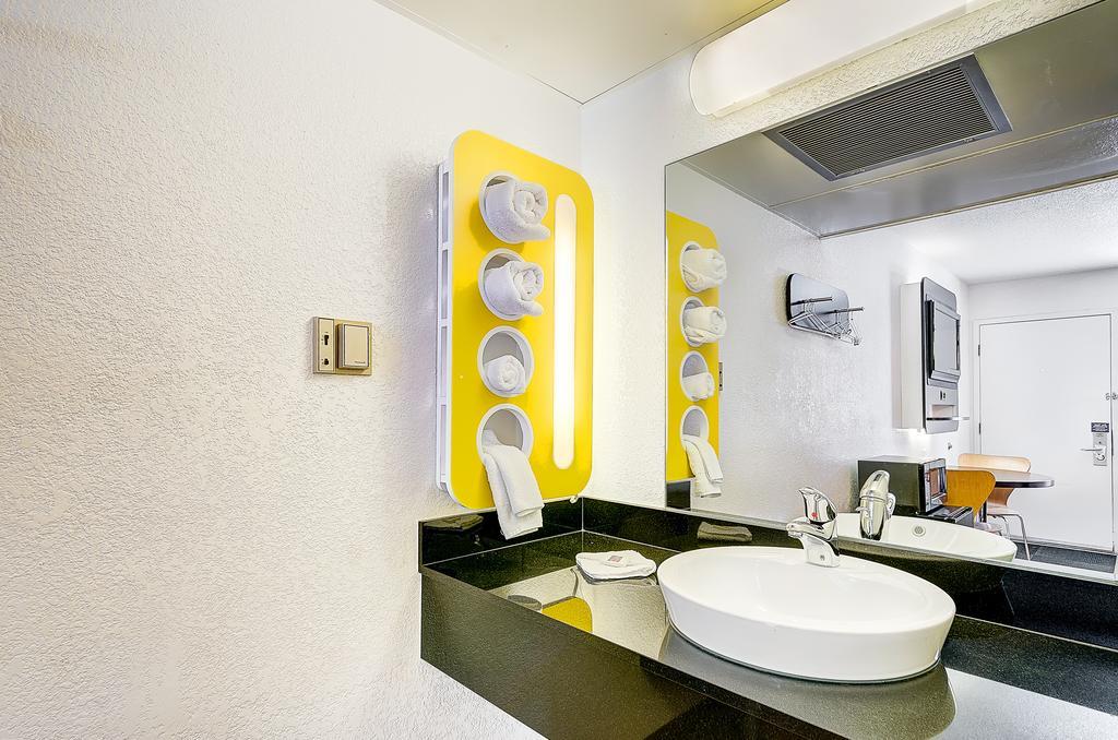 Park Inn By Radisson, Торнтон Номер фото